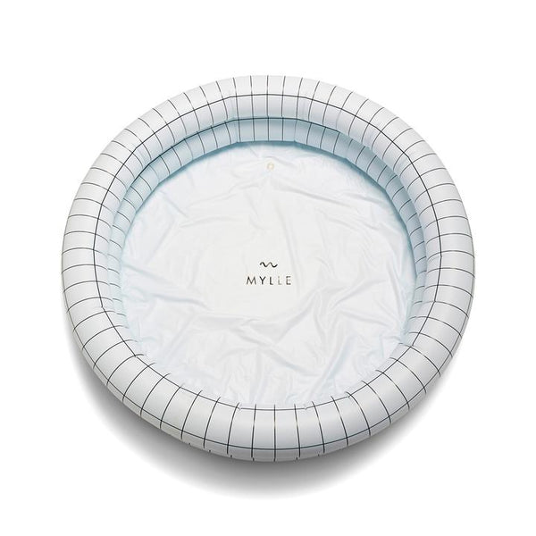 Monochrome pool